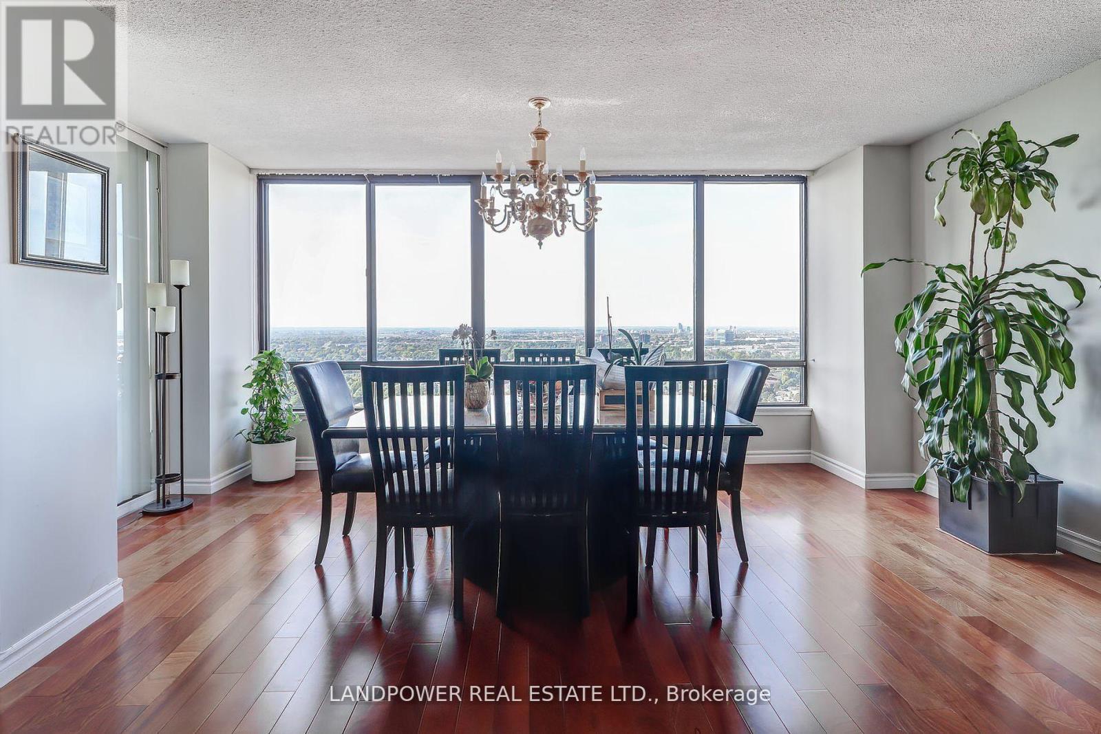 Vendre Skymark Drive Toronto Hillcrest Village