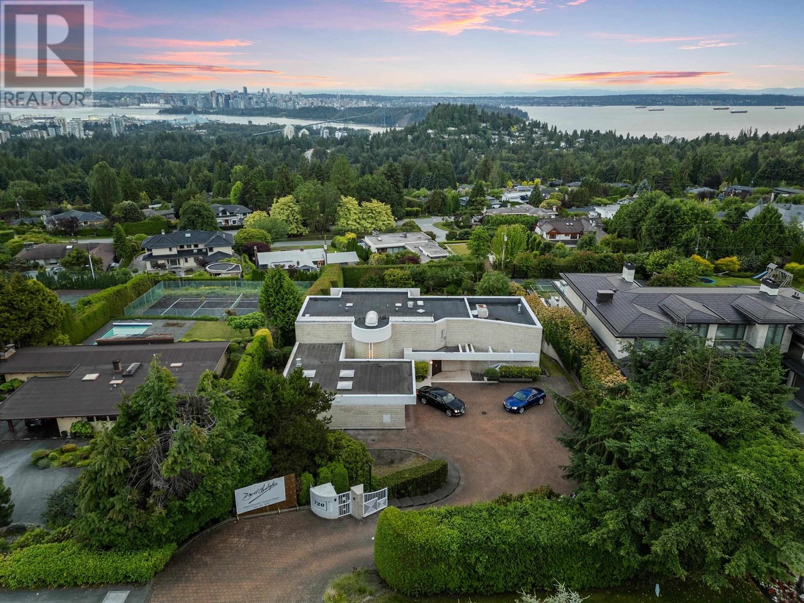For sale: 720 FAIRMILE ROAD, West Vancouver, British Columbia V7S1R2 ...
