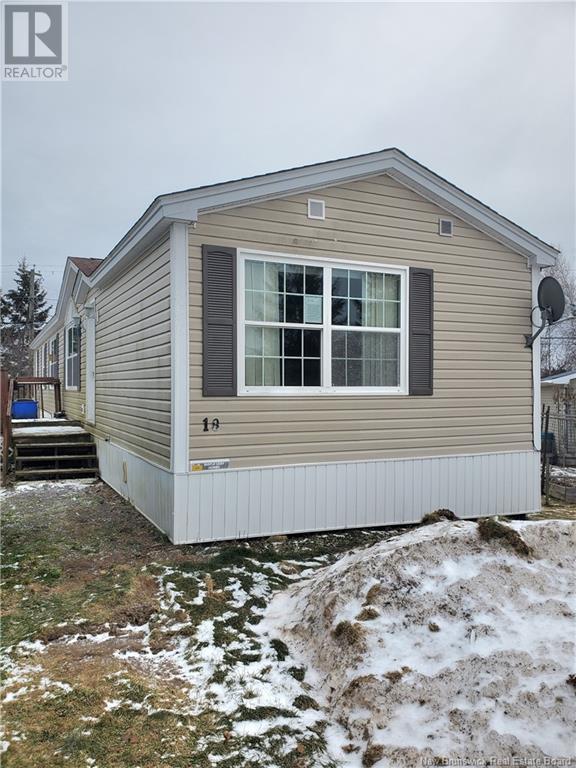 À vendre : 18 Elmdale Crescent, Fredericton, Nouveau-Brunswick E3B6P9 ...