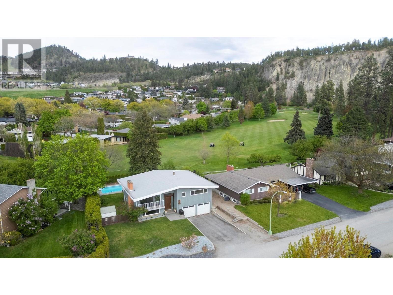 For sale: 990 Fairway Crescent, Kelowna, British Columbia V1Y4S7 ...