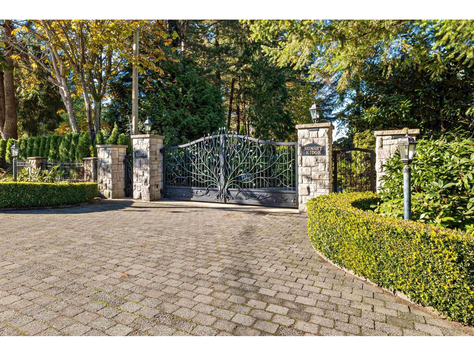 For sale: 13375 CRESCENT ROAD, Surrey, British Columbia
