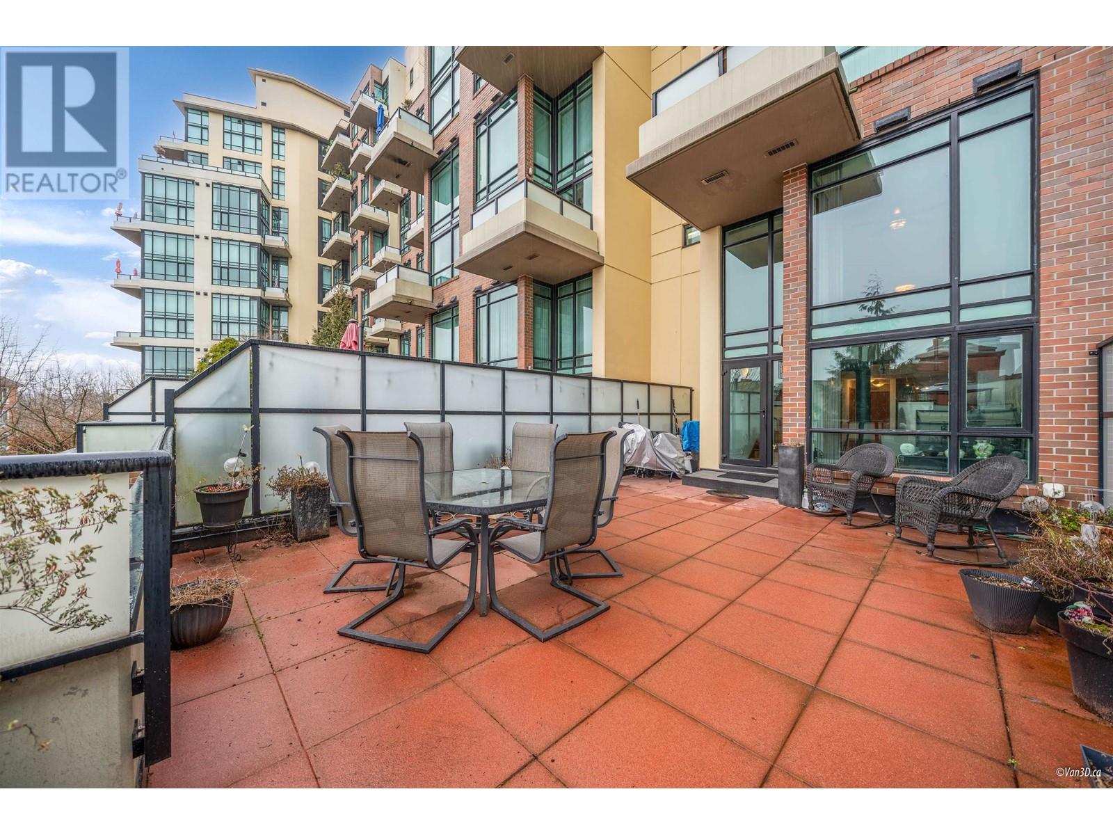 À vendre : 217 10 RENAISSANCE SQUARE, New Westminster, Colombie ...