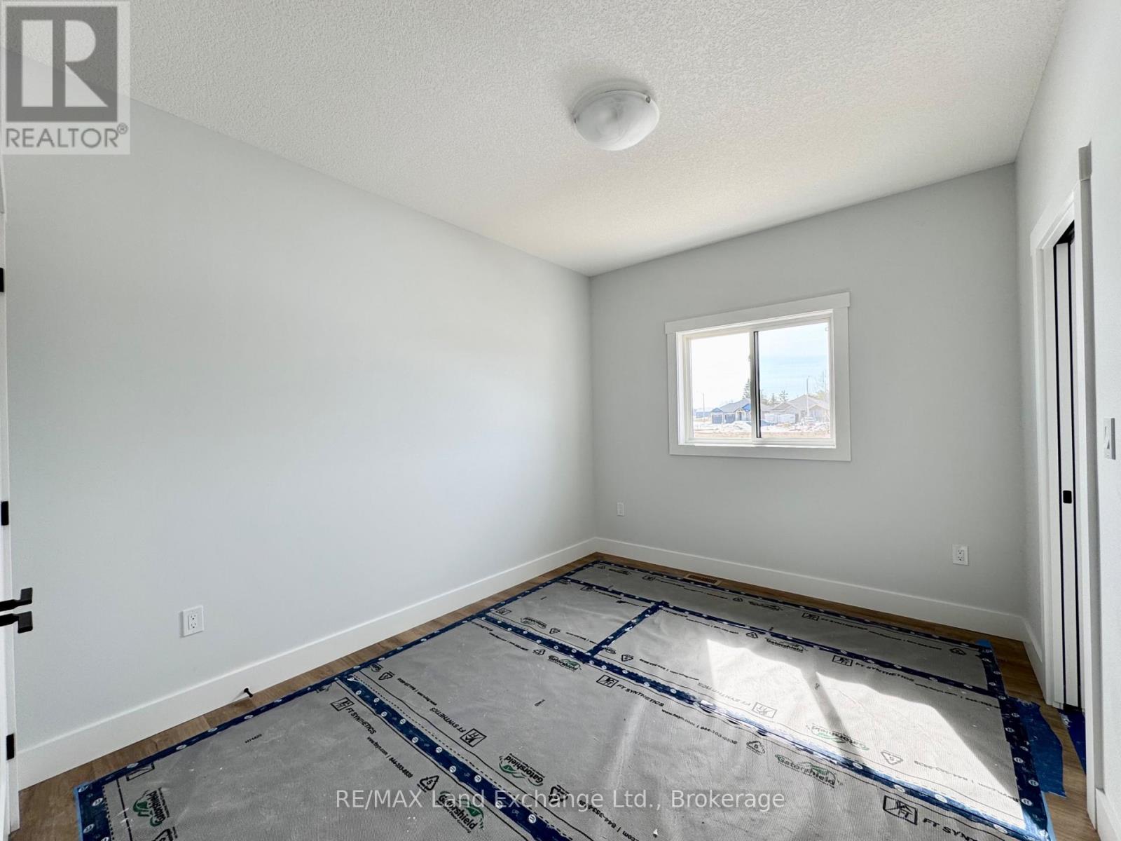 For sale: 358 IVINGS DRIVE, Saugeen Shores, Ontario N0H2C3