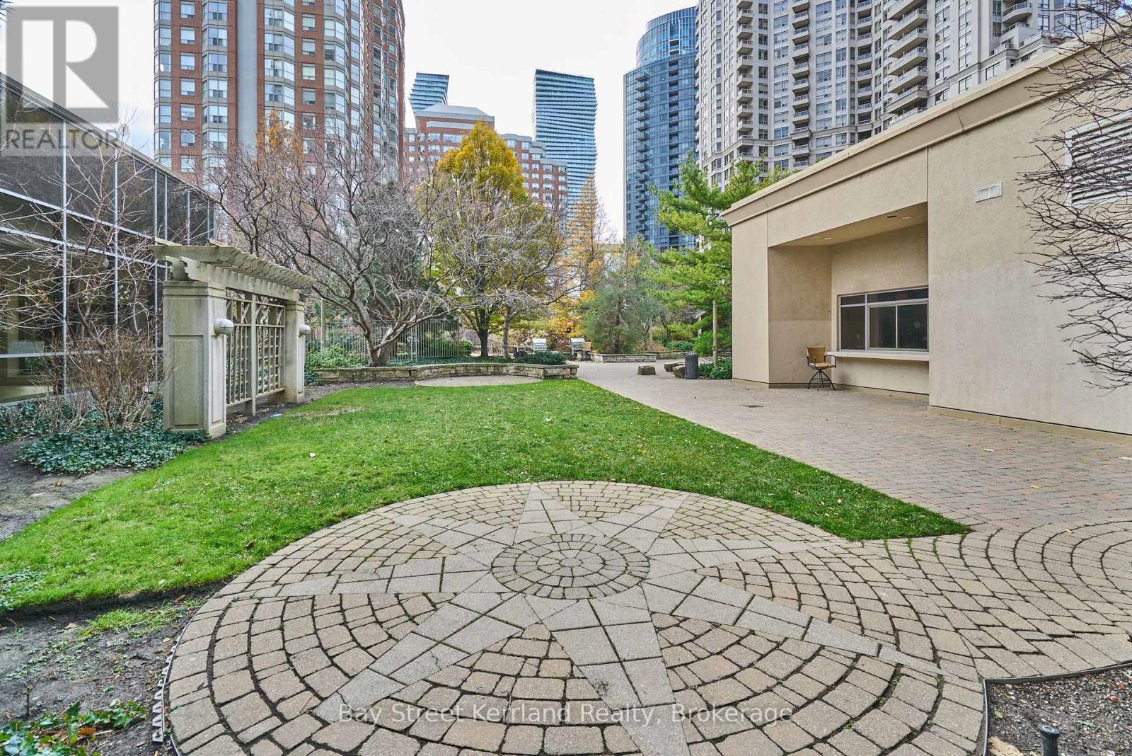 For sale: 1114 - 3880 DUKE OF YORK BOULEVARD, Mississauga