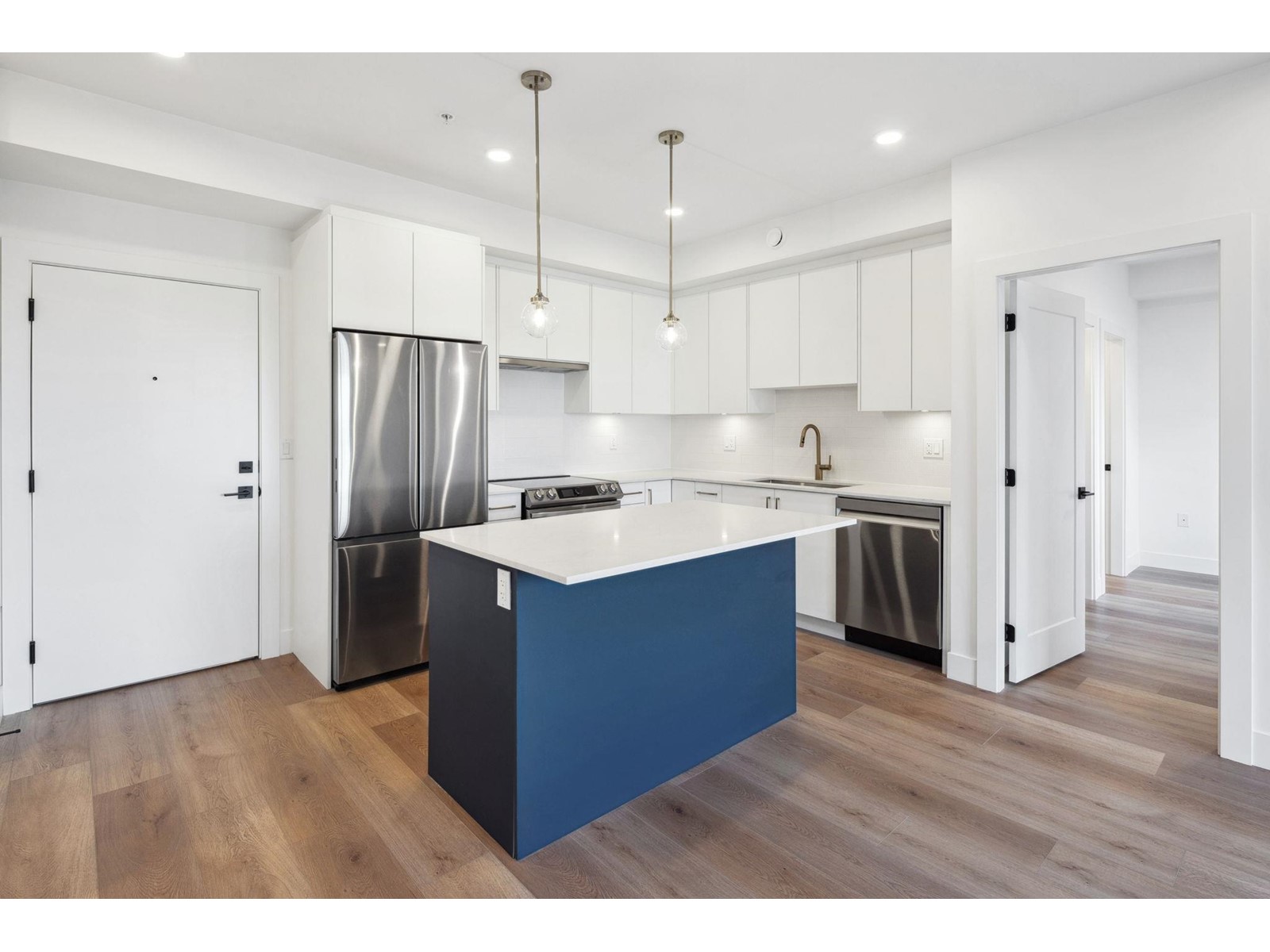 【中古】 Realcollabo Ra．D 218 - 9233 Odlin Road, Richmond — For Sale @ $745,000 | Zolo.ca