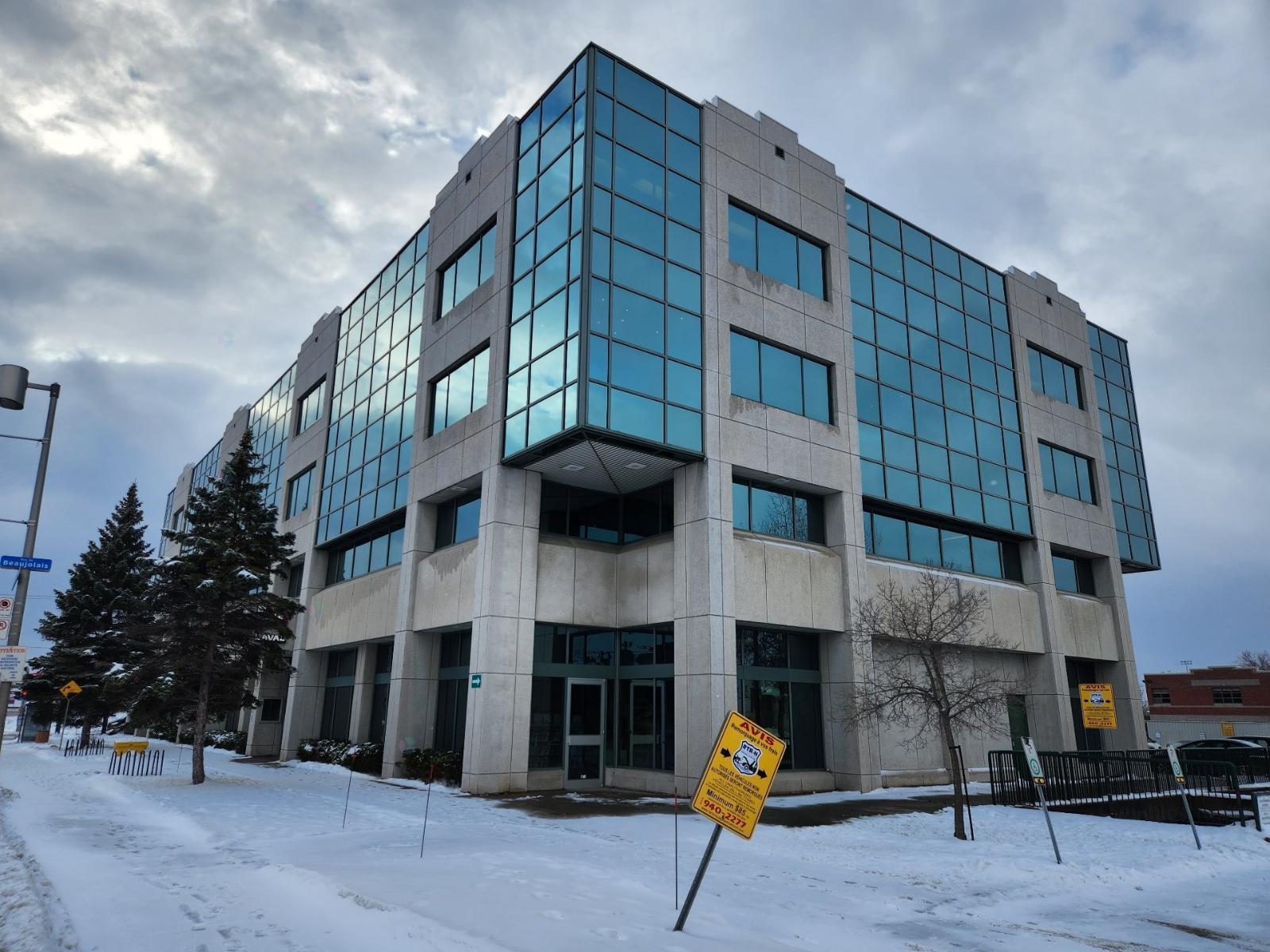 For lease: 4650 Boul. des Laurentides, #325, Laval (Vimont), Quebec ...