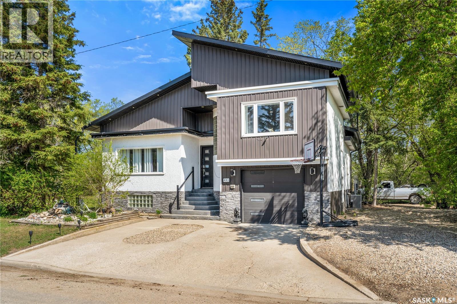 For sale: 401 1st STREET NE, Watson, Saskatchewan S0K4V0 - SK007094 ...