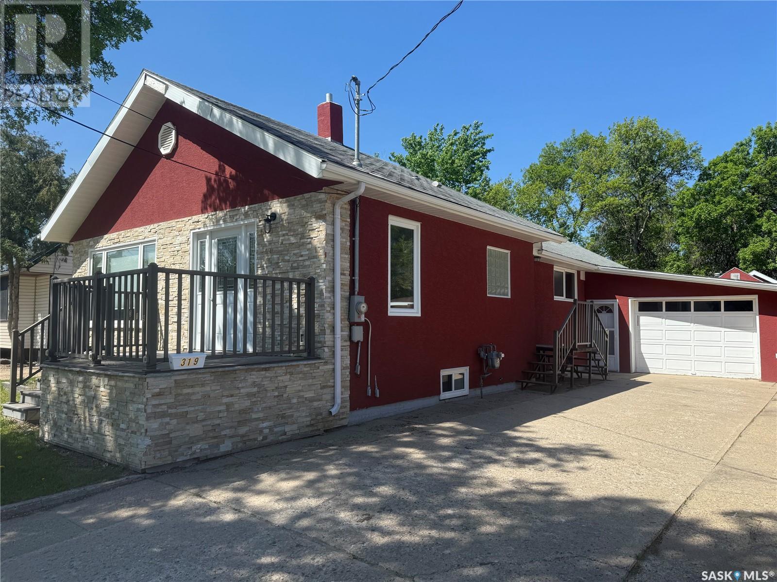 7 Downie St. - Blazer - Weyburn main image 1