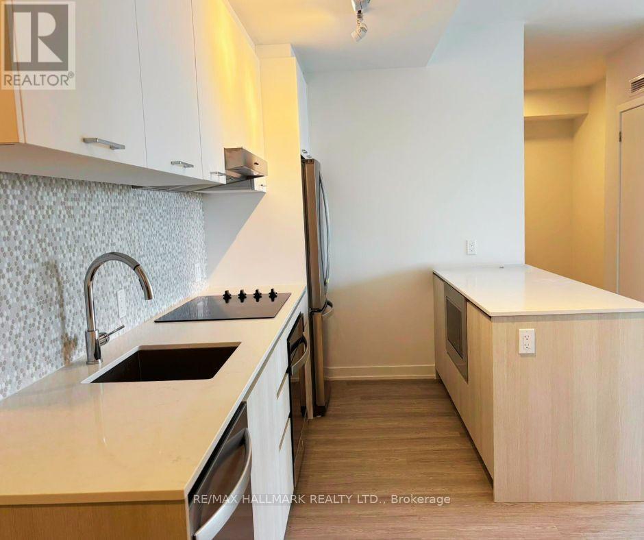 For rent: 323 - 8188 YONGE STREET, Vaughan (Uplands
