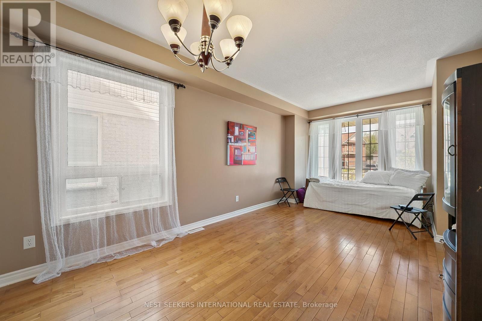 For sale: 56 THE QUEENSWAY, Barrie (Innis-Shore), Ontario