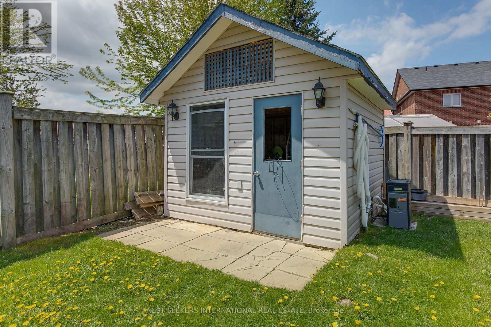 For sale: 56 THE QUEENSWAY, Barrie (Innis-Shore), Ontario