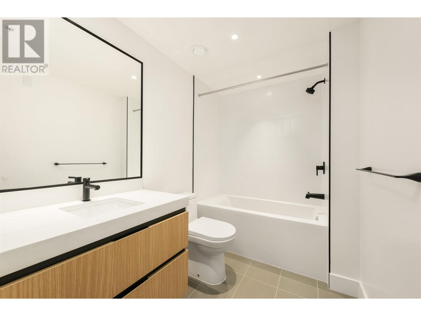 For sale: 113 2235 E BROADWAY, Vancouver, British Columbia