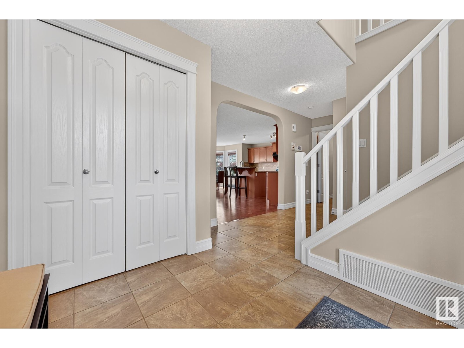For sale: 7272 ESSEX WY, Sherwood Park, Alberta T8H0L2