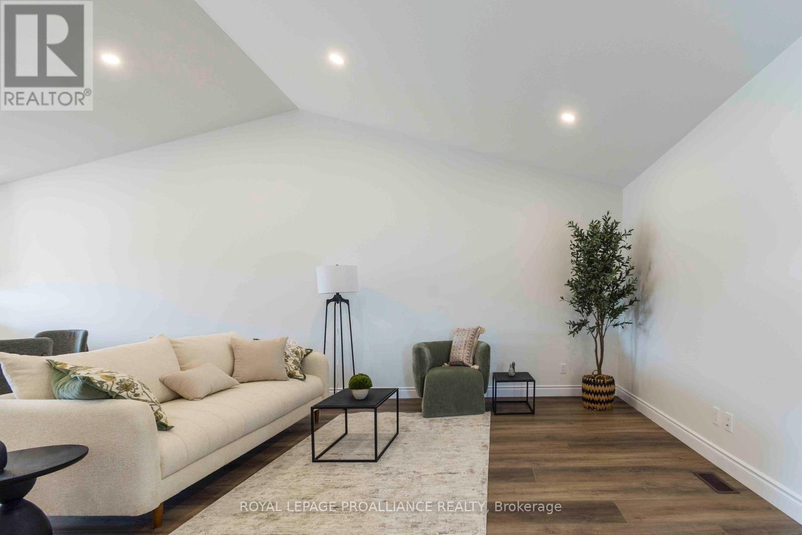 For sale: 47 MACKENZIE JOHN CRESCENT, Brighton, Ontario
