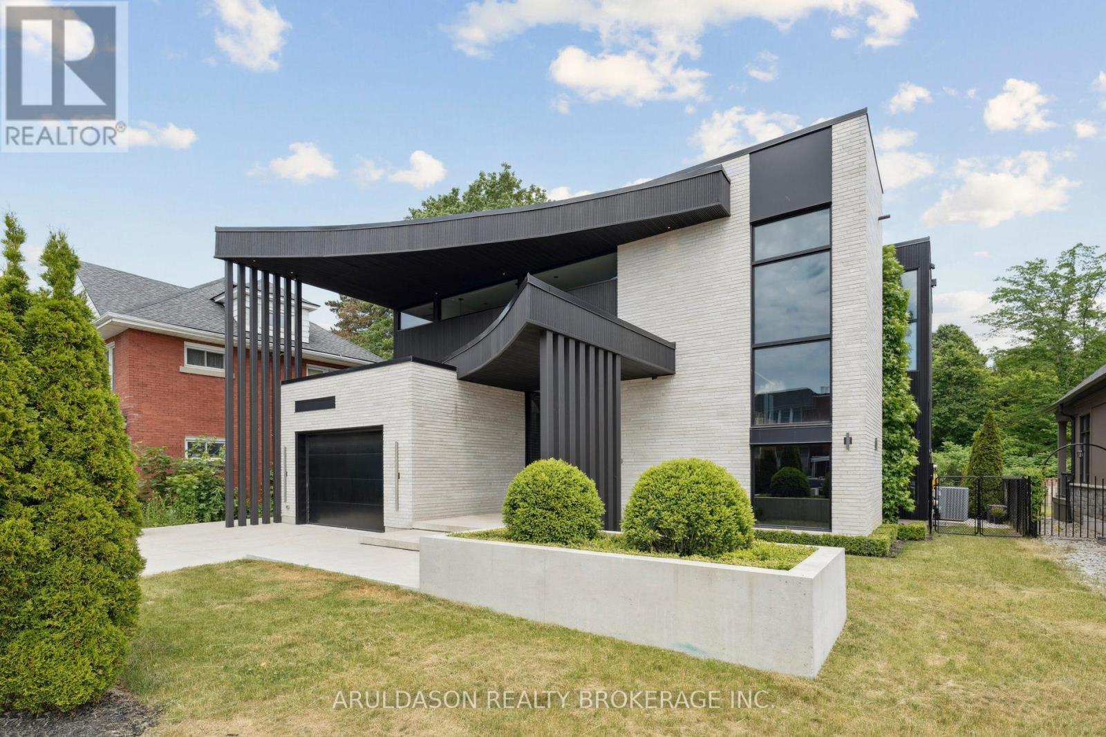 For sale: 1135 BALFOUR STREET Pelham (Fenwick) Ontario L0S1C0 For sale: 1135 BALFOUR STREET Pelham (Fenwick) Ontario L0S1C0