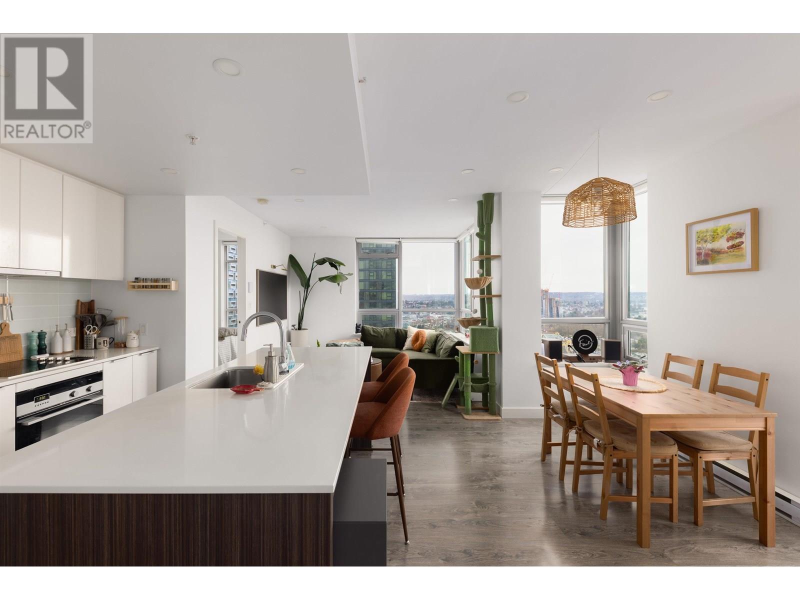80s columbia ヴィンテージ キャップ apartment creek Apartment and Retail Building | ERA 22265 Dewdney Trunk Road