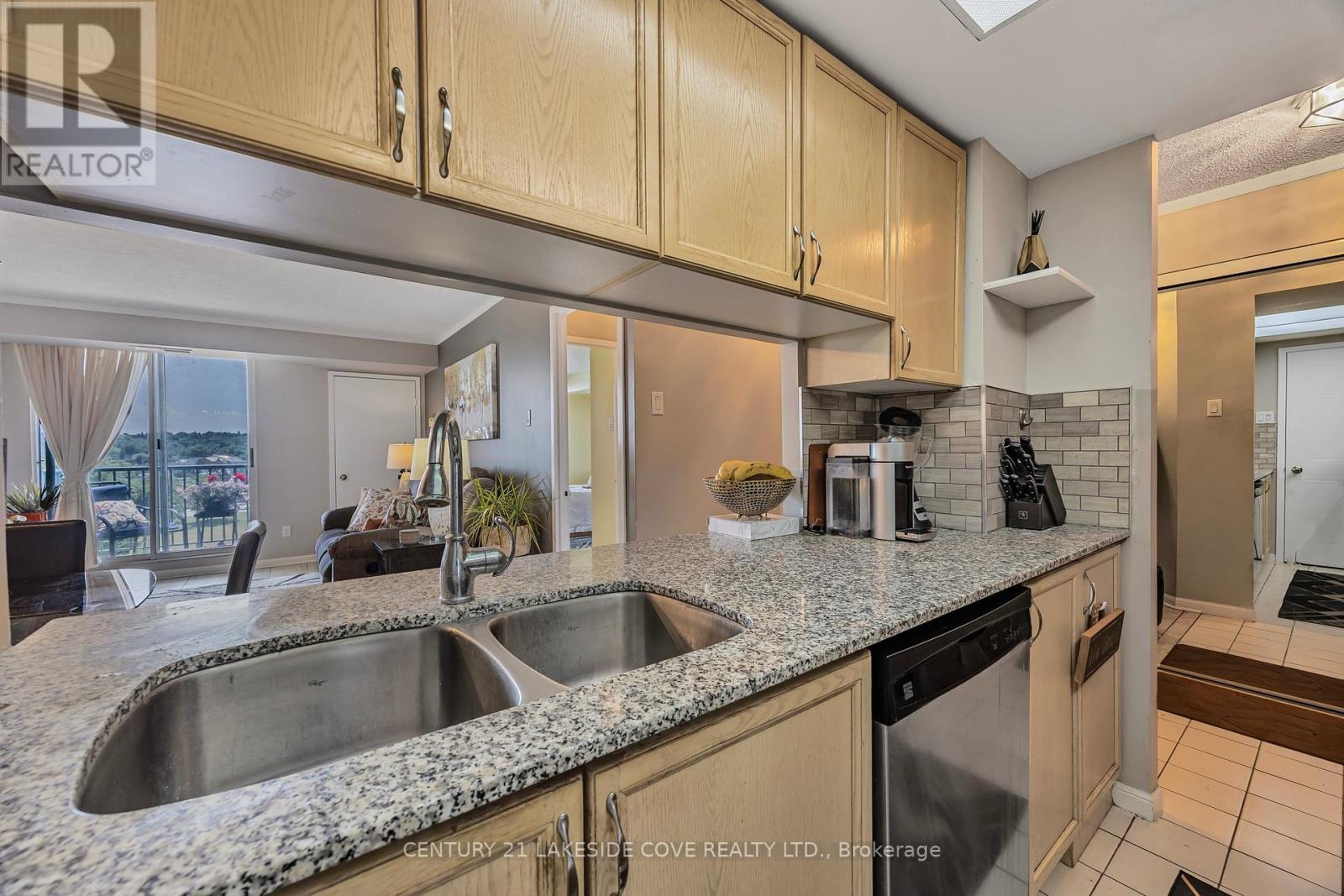 west 711ページ 711 - 75 Queens Wharf Road W, Toronto | Leased, C12003833