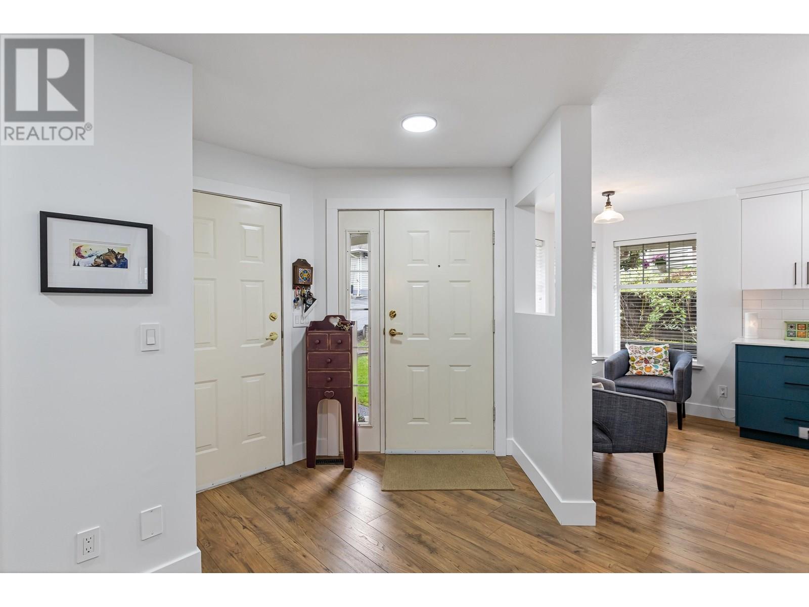 For sale: 10 22538 116 AVENUE, Maple Ridge, British Columbia