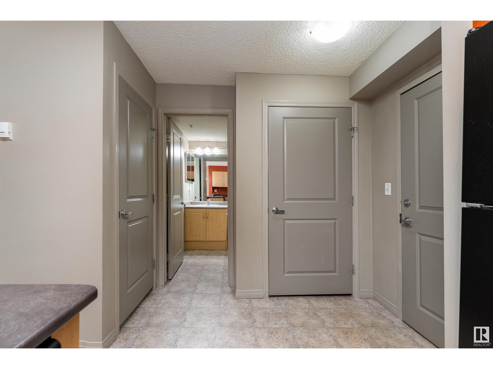For sale: #115 11441 ELLERSLIE RD SW, Edmonton, Alberta