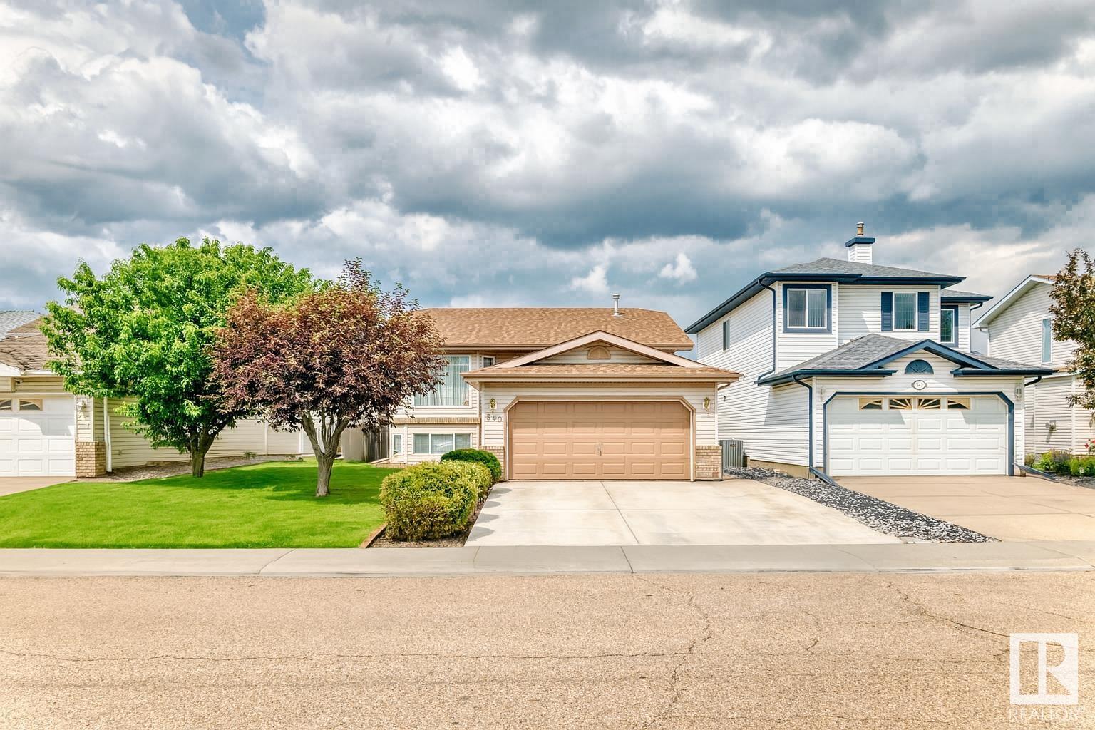 ☻ 14540-14610 115 Av NW, Edmonton, AB T5M 3B9 - Industrial for