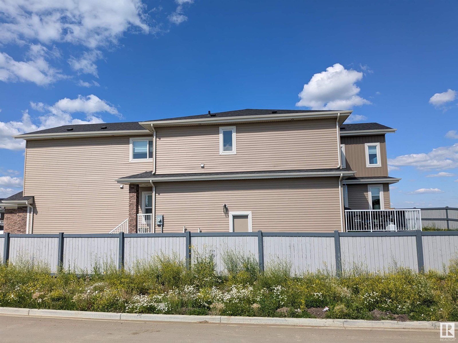 mum.wnw8 For sale: 73 ASHBURY CR, Spruce Grove, Alberta T7X3C6