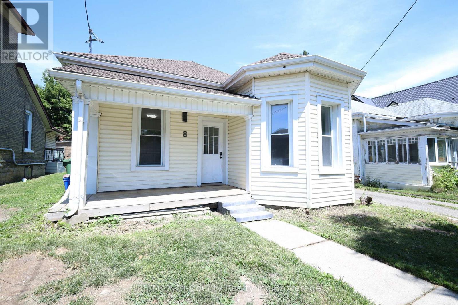 Erie様 For sale: 8 ERIE STREET, St. Thomas, Ontario N5R2M5