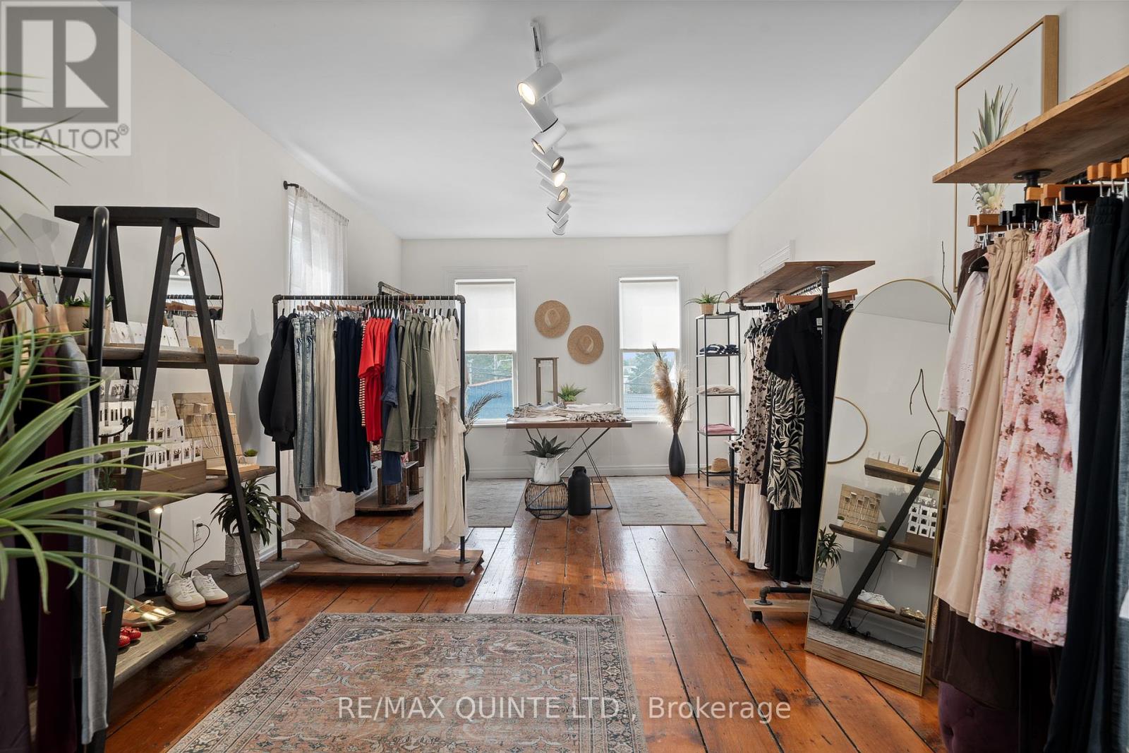 Decor Little Unique Clothing Boutique Interior Of A Small Clothing - Main Image