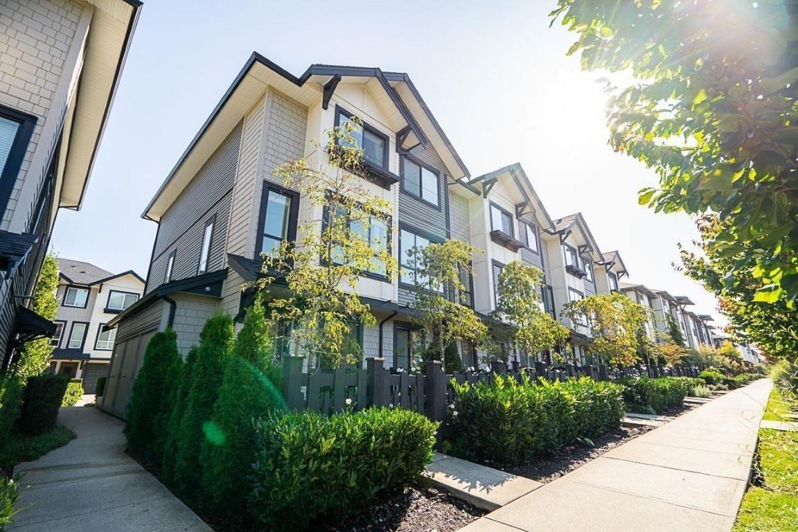 小物 NEIGHBORHOOD neighborhood For sale: 3271 HORN STREET, Abbotsford, British Columbia