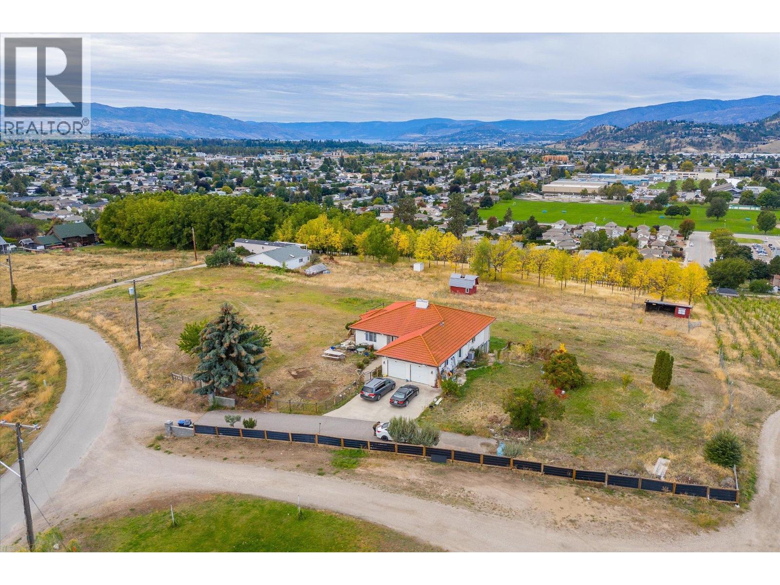 For sale: 848 Webster Road, Kelowna, British Columbia V1P1C2 - 10348388 ...
