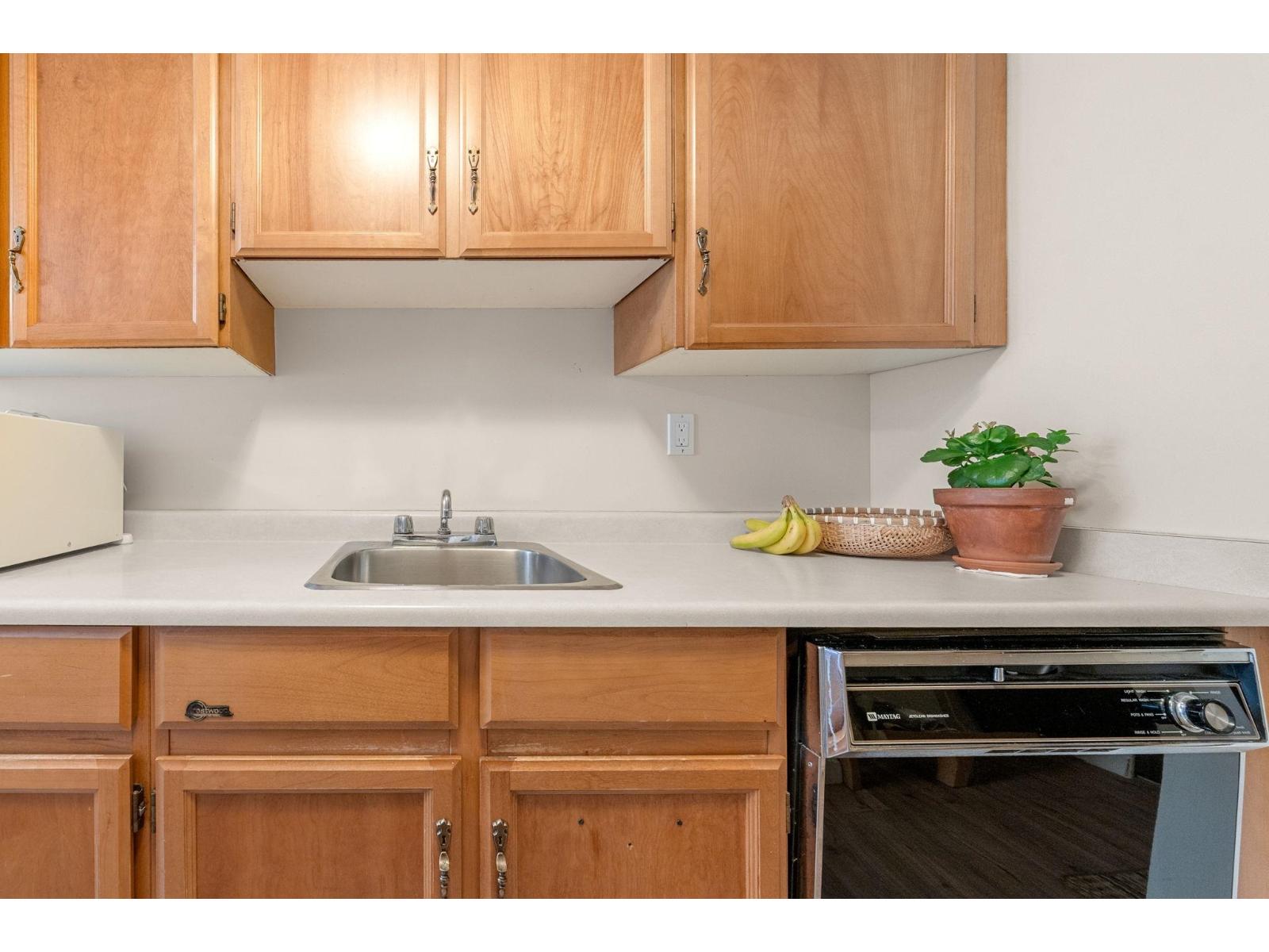 その他 STREET 2017.3 No.303 from1985to1996 113 - 9952 149 Street, Surrey — For Sale @ $468,800 | Zolo.ca
