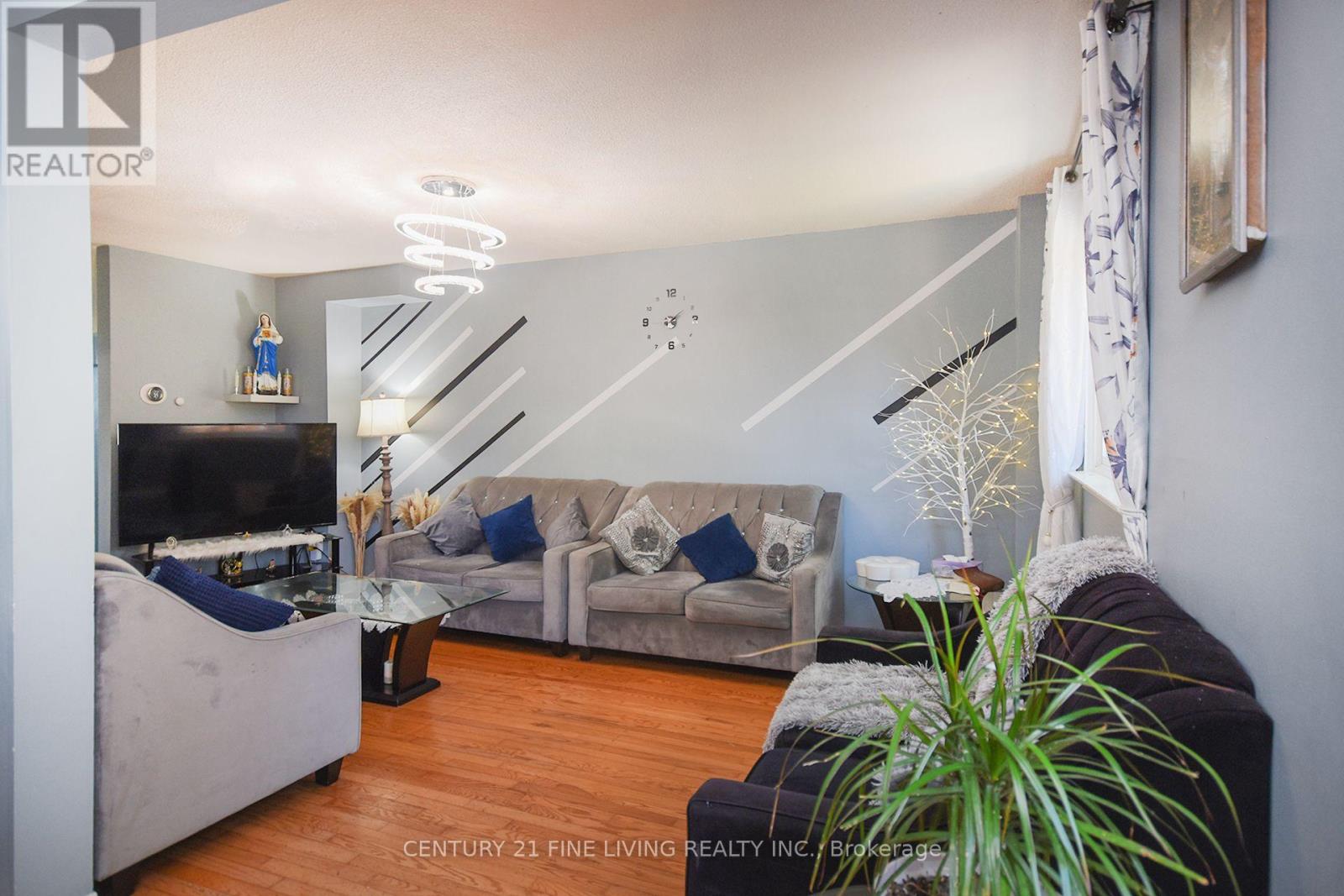 Row / Townhouse for Sale in 34 - 2700 BATTLEFORD ROAD|Mississauga (Meadowvale), Ontario L5N2S7 4