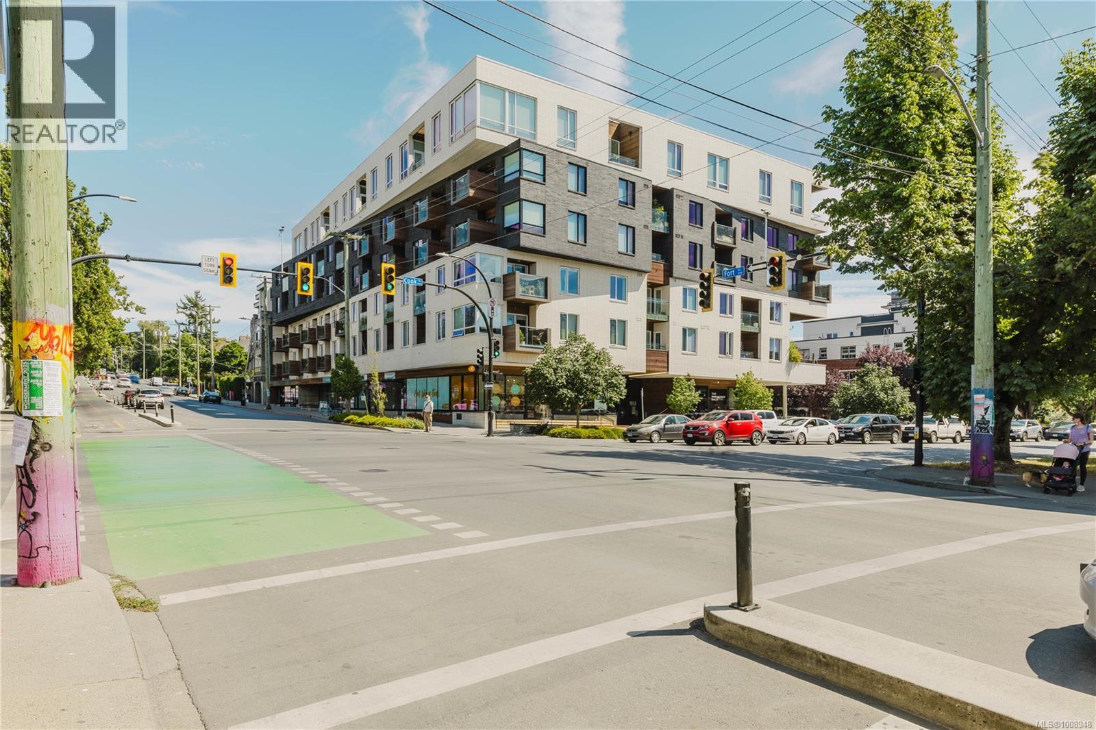 For sale: 308 1121 Fort St, Victoria, British Columbia V8V3K9