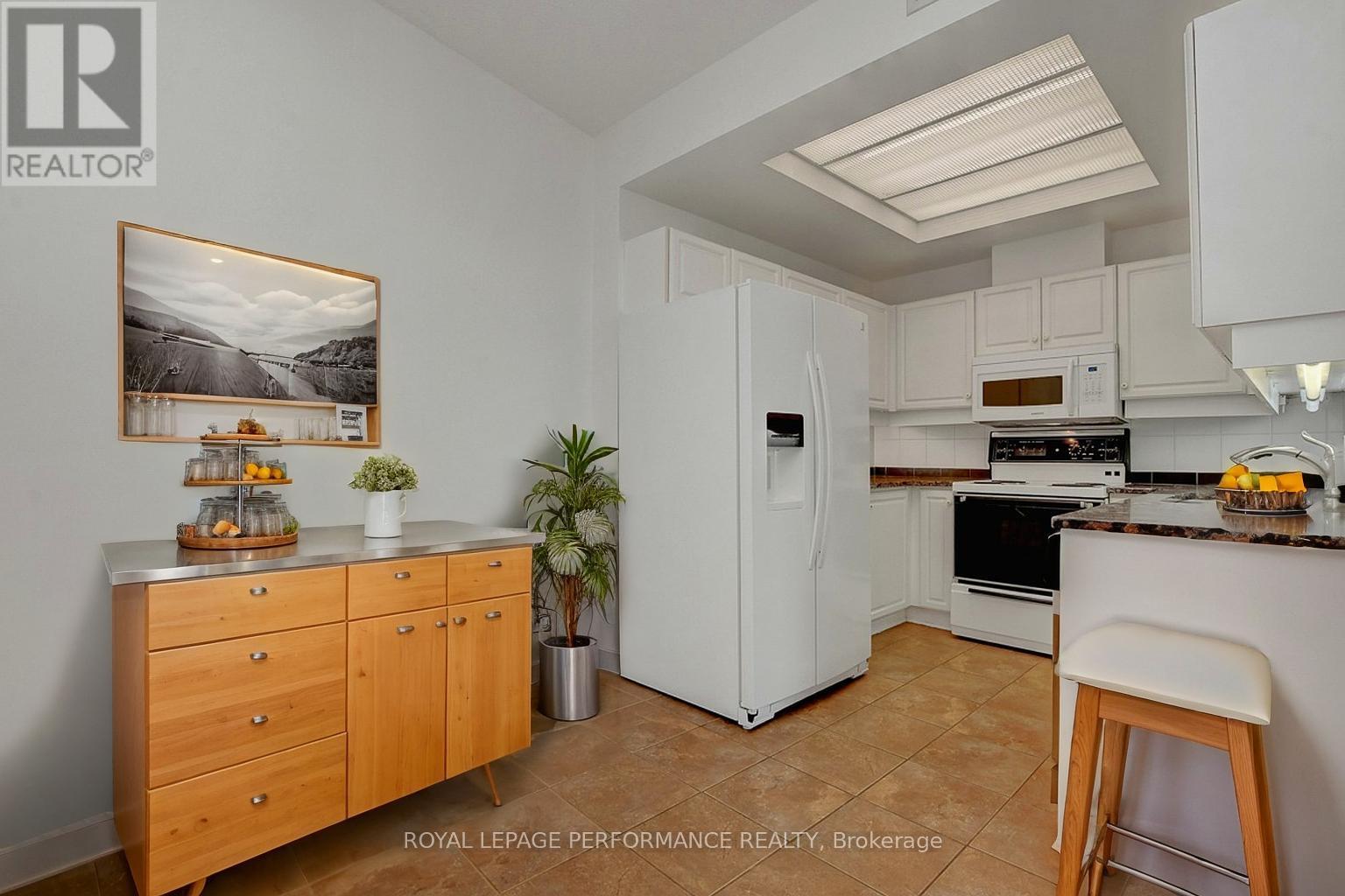 7Riverside St様 7 - 36 Robson Court, Ottawa — For Sale @ $529,000 | Zolo.ca