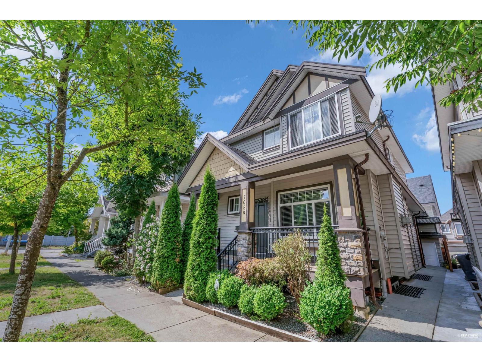 For sale: 7059 144B STREET, Surrey, British Columbia V3S8H4