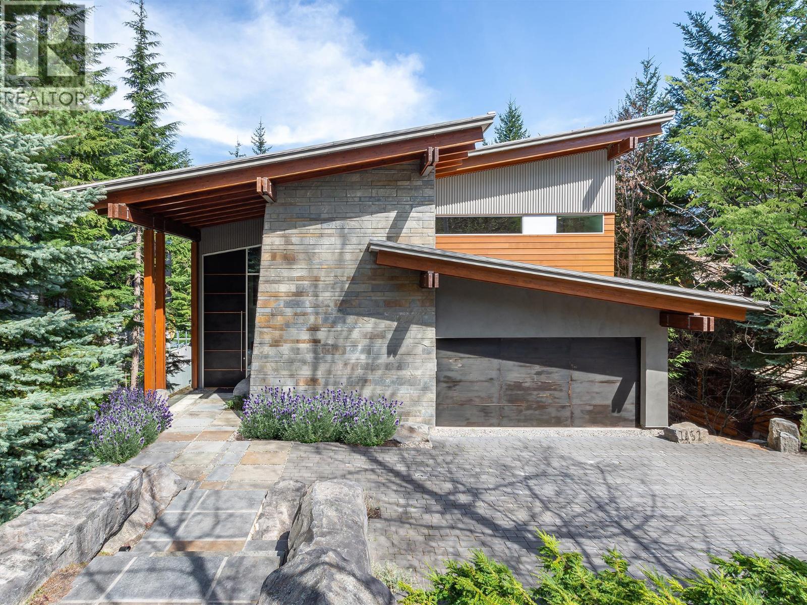 For sale: 7452 TREETOP LANE, Whistler, British Columbia