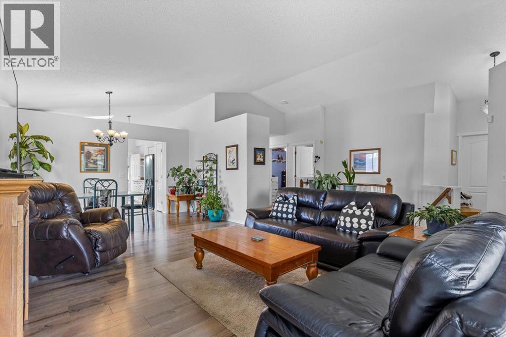 House for Sale in 8580 23 Avenue SE|Calgary, Alberta T1X0L5 4