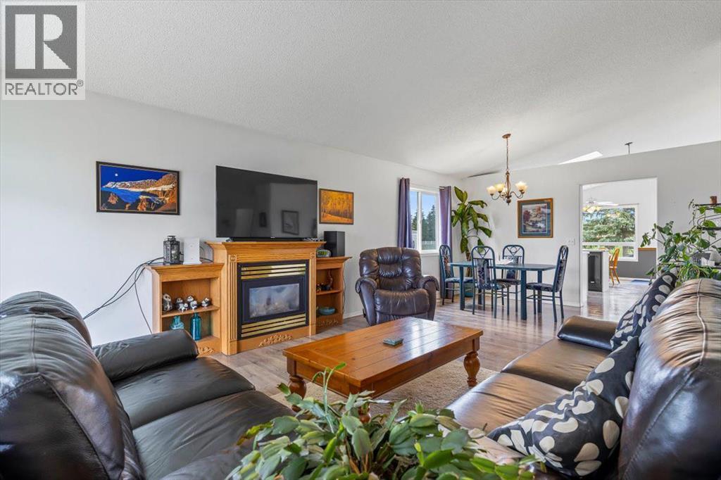 House for Sale in 8580 23 Avenue SE|Calgary, Alberta T1X0L5 3