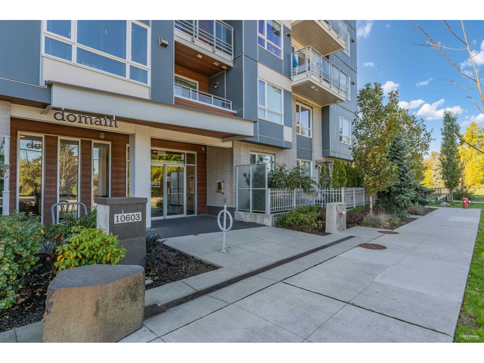 For sale: 305 10603 140 STREET, Surrey, British Columbia