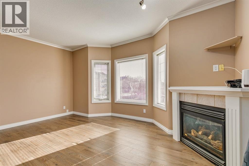 For sale: 204, 7 Lineham Avenue, Okotoks, Alberta T1S1Z2