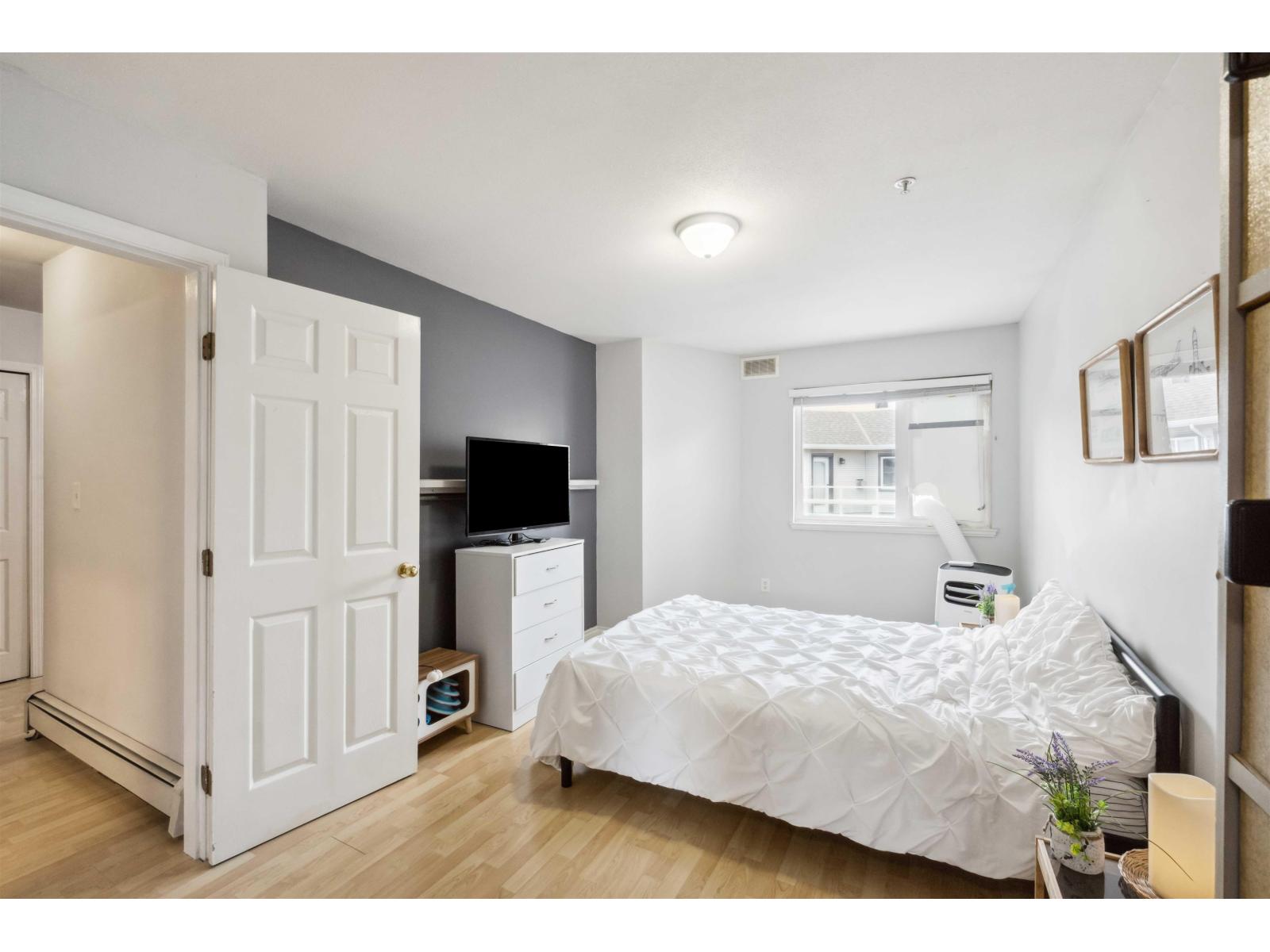 For sale: 402 8142 120A STREET, Surrey, British Columbia