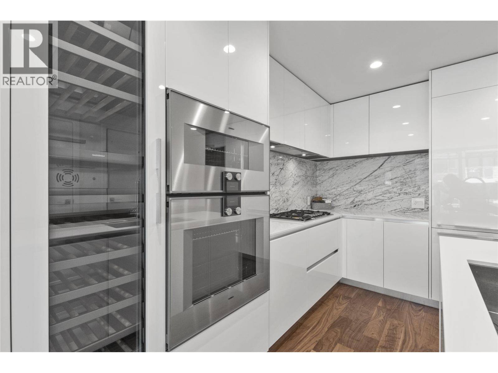 YUKO　BLK 38 For sale: 301 389 W 59TH AVENUE, Vancouver, British Columbia