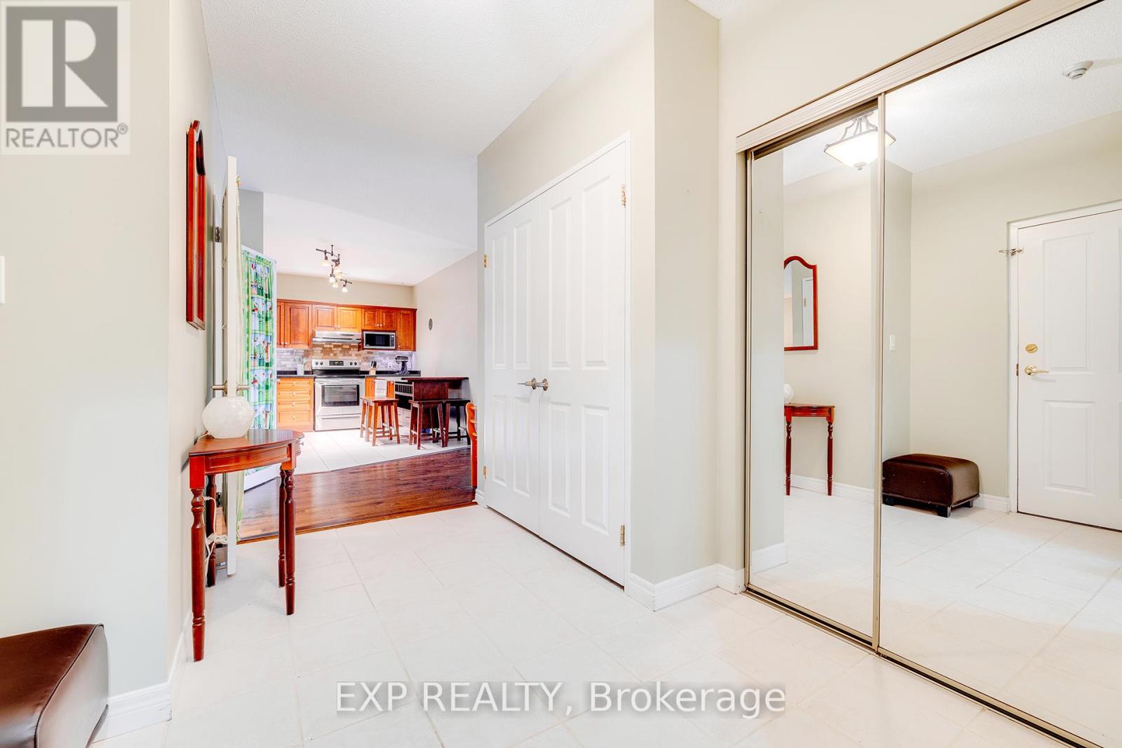 FIRST CLASS（SUGAR HILL 255) For sale: 403 - 255 KEATS WAY, Waterloo, Ontario N2L6N6