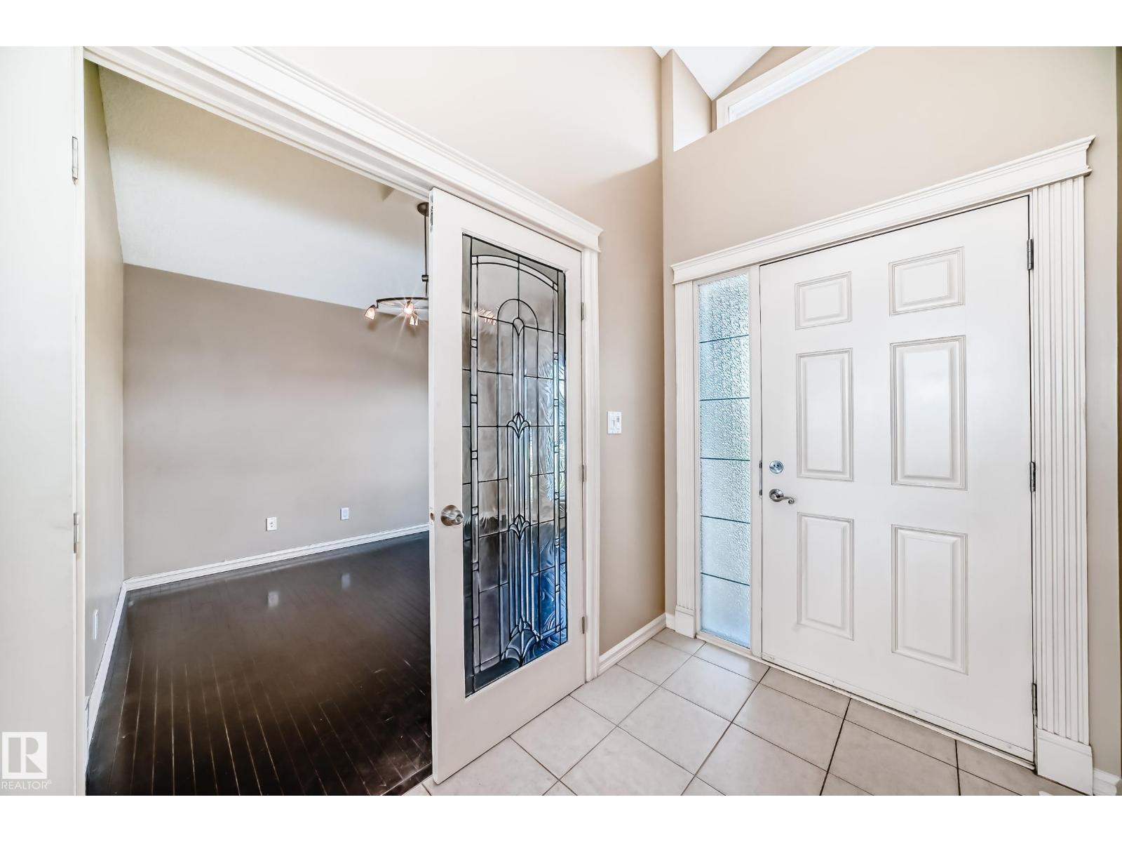 Chelchel918様 For sale: 918 CHAHLEY CR NW, Edmonton, Alberta T6M0E2