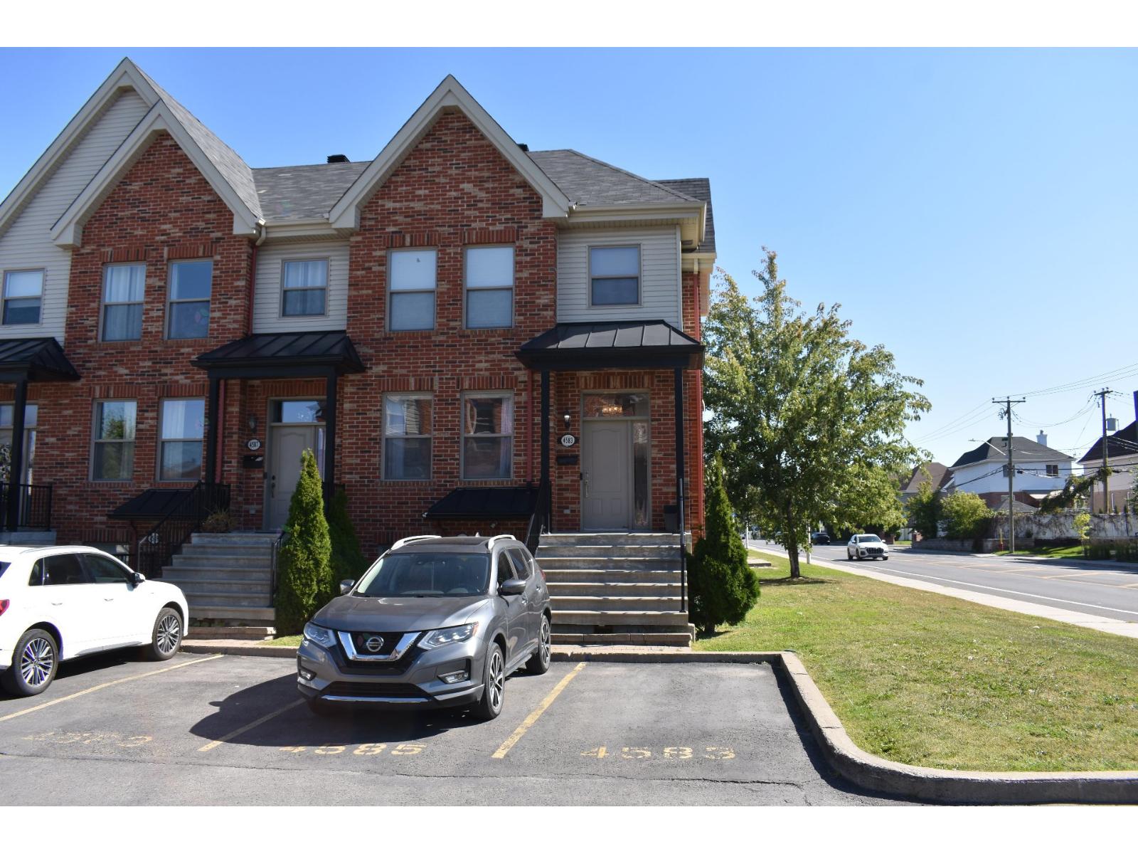 À vendre : 4583 Boul. St-Martin O., Laval (Chomedey), Québec H7T2X9 ...