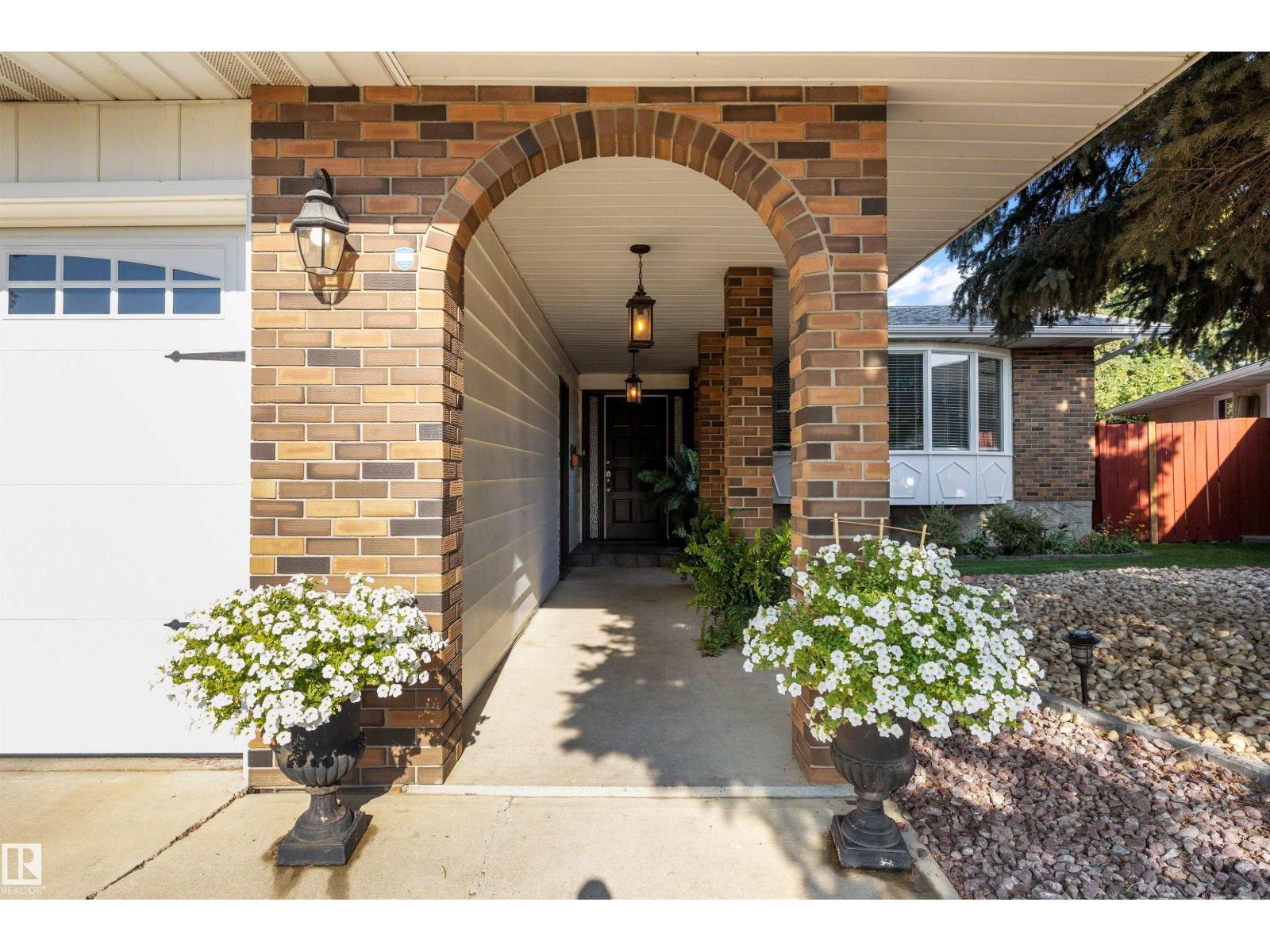 mum.wnw8 Windshield Washer Pump w/Grommet Replacement for Ford E150