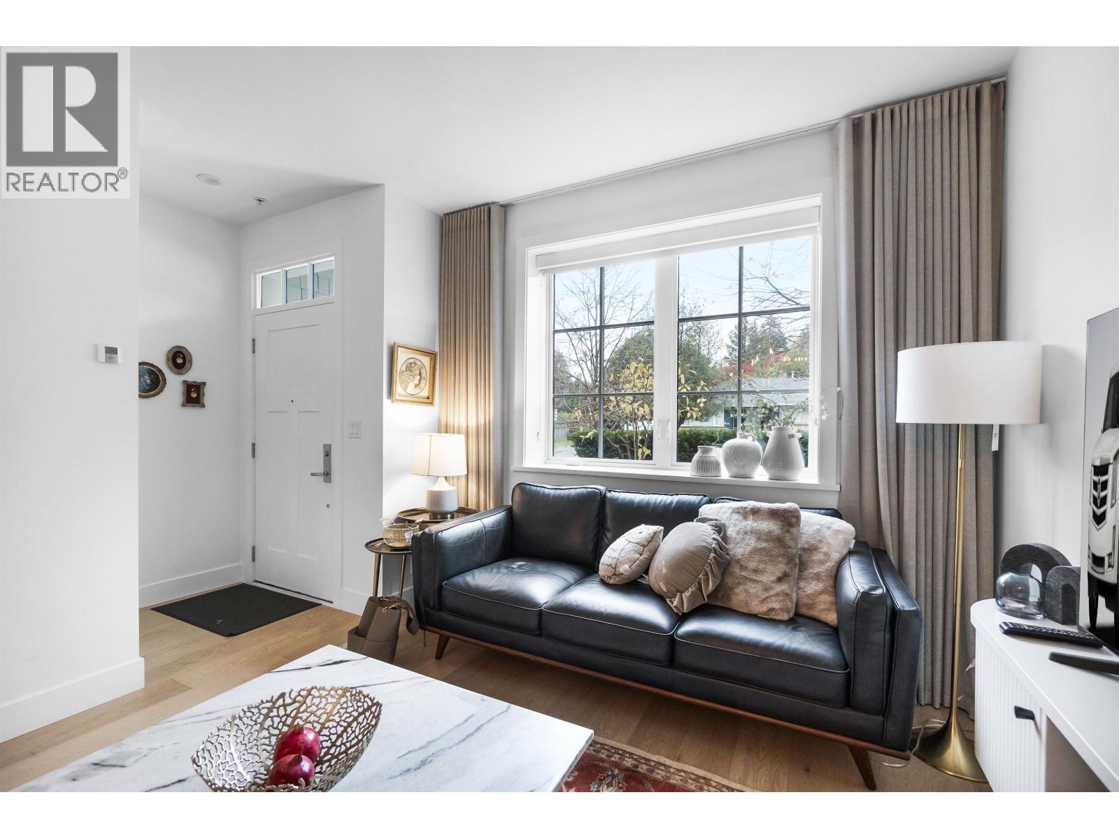 For sale: 5 1133 RIDGEWOOD DRIVE, North Vancouver, British