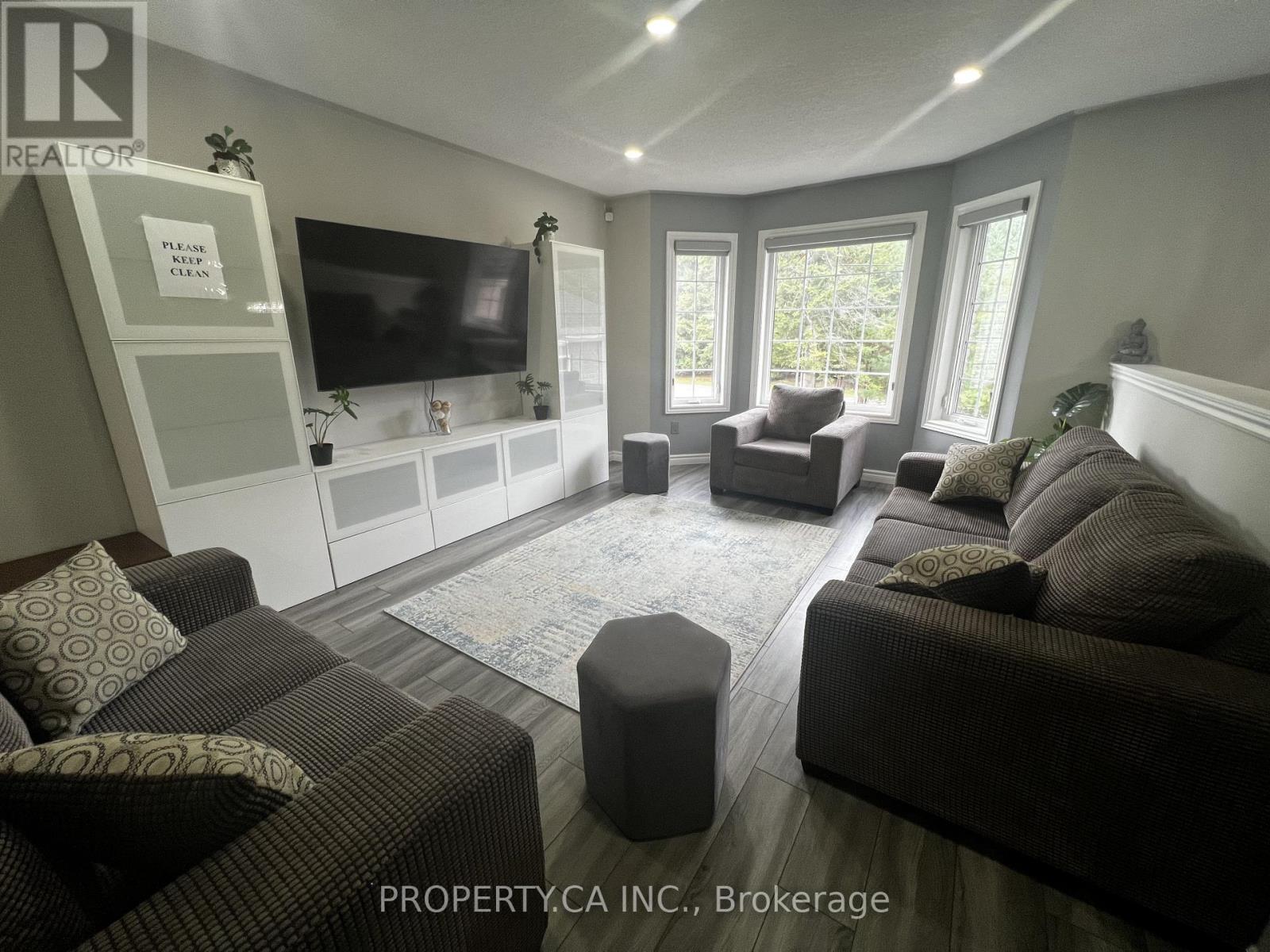 In My Room For rent: 59 LEE STREET, Wasaga Beach, Ontario L9Z2Z8