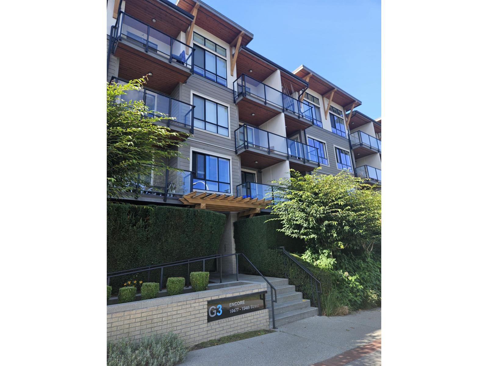 For sale: 203 10477 154 STREET, Surrey, British Columbia V3R0C6