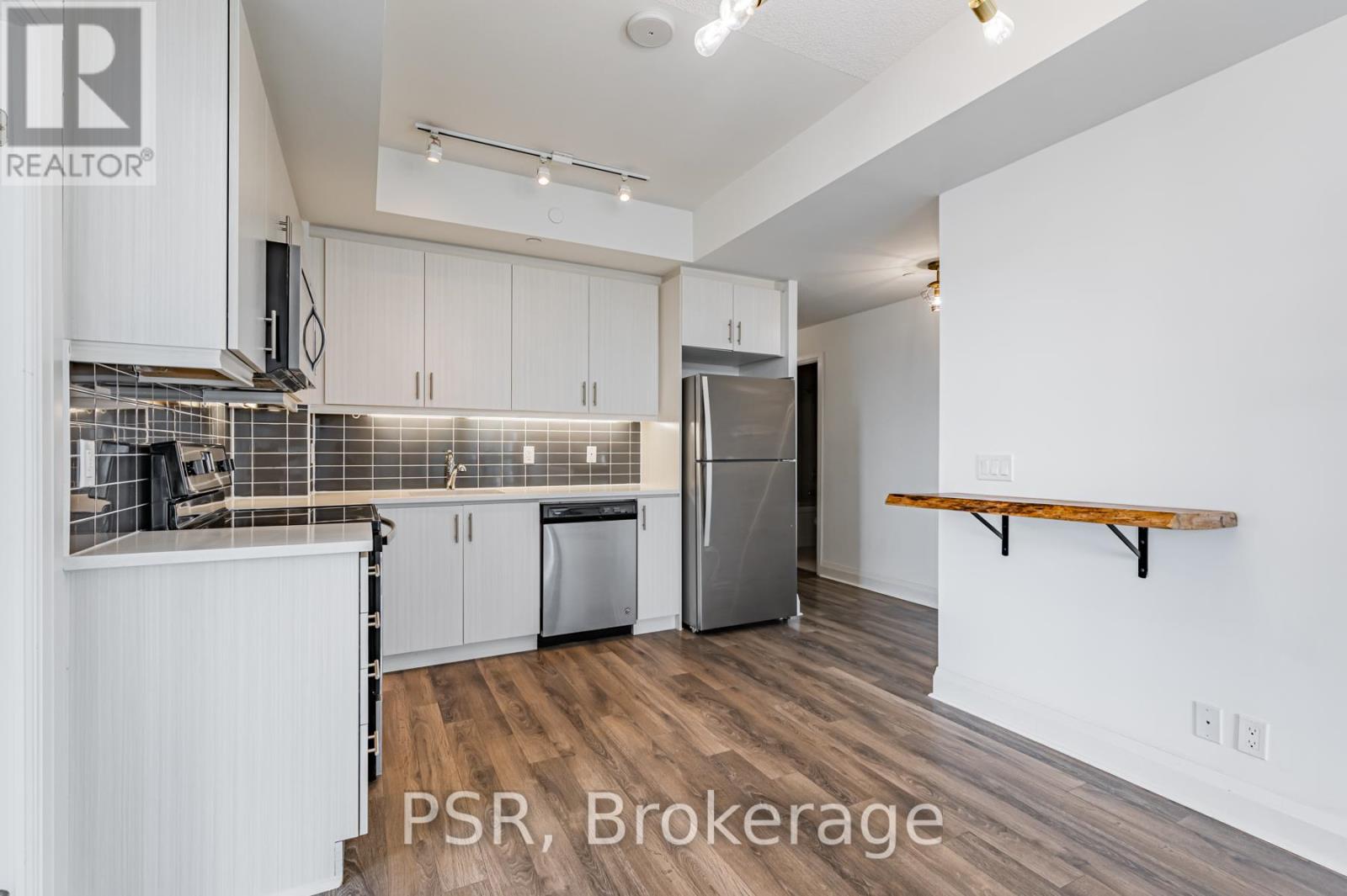 propertyty For rent: 812 - 17 ZORRA STREET, Toronto (Islington-City