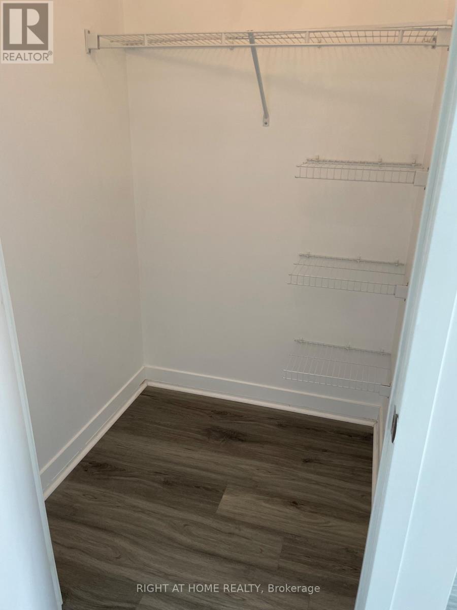 For sale: 1402 - 840 QUEENS PLATE DRIVE, Toronto (West Humber